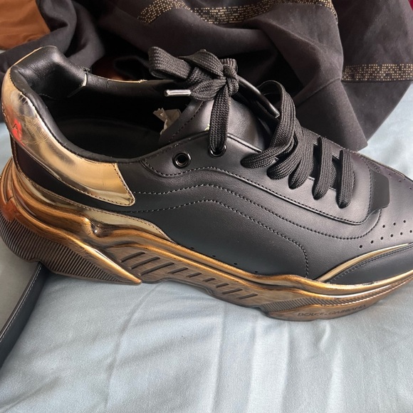 Dolce & Gabbana black and gold sneaker - Picture 5 of 7